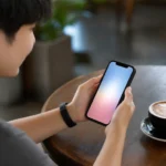 ใช้มือถือสมัครผ่อน iPhone ออนไลน์ในคาเฟ่
