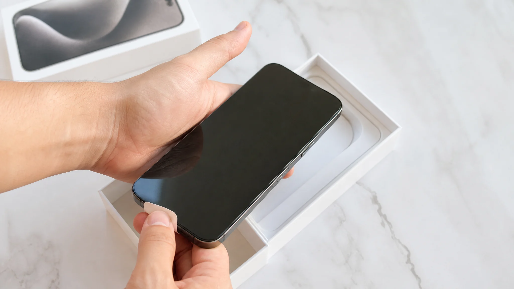 แกะกล่อง iPhone เครื่องใหม่หลังผ่อนอนุมัติ